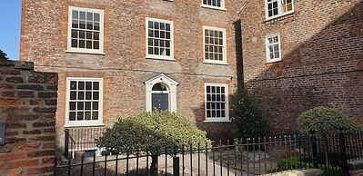 14 St Saviour's Place