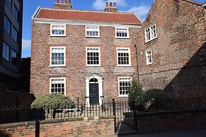 14 St Saviour's Place