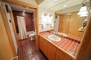 Chateaux Dumont 2710