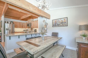 Tennis Townhomes 1319