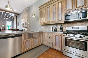 Hosteeva 2BR Steps to St. Charles Ave