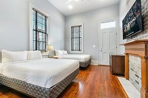 Hosteeva 2BR Steps to St. Charles Ave