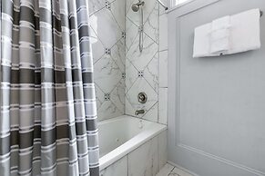 Hosteeva 2BR Steps to St. Charles Ave