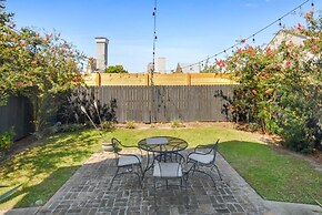 Hosteeva 2BR Steps to St. Charles Ave