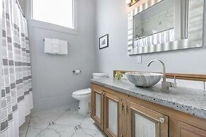 Hosteeva 2BR Steps to St. Charles Ave