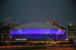 Hosteeva 2BR Steps to St. Charles Ave