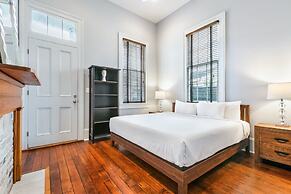 Hosteeva 2BR Steps to St. Charles Ave