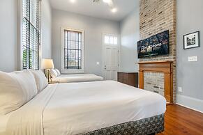 Hosteeva 2BR Steps to St. Charles Ave
