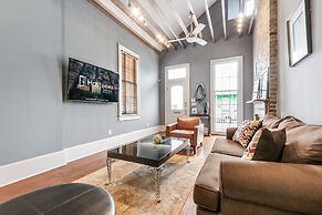 Hosteeva 2BR Steps to St. Charles Ave