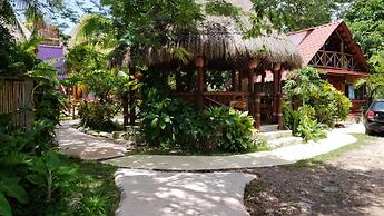 Cabanas k'iin Yéetel Há Bacalar