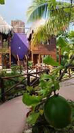Cabanas k'iin Yéetel Há Bacalar