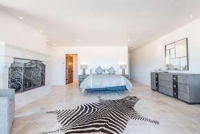 Lx14: Luxury Golf Course Villa With 360 Ocean View