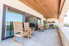 Lx14: Luxury Golf Course Villa With 360 Ocean View