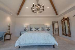 Lx14: Luxury Golf Course Villa With 360 Ocean View