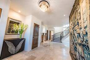 Lx14: Luxury Golf Course Villa With 360 Ocean View