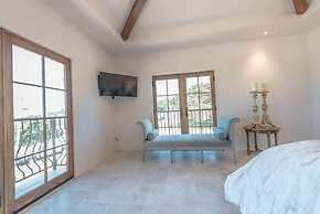 Lx14: Luxury Golf Course Villa With 360 Ocean View