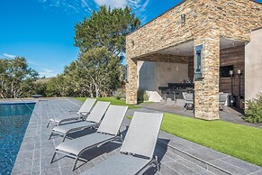 Lx1a: Luxury Contemporary Villa in The Middle of Nature