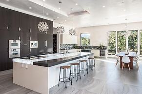 Lx1a: Luxury Contemporary Villa in The Middle of Nature