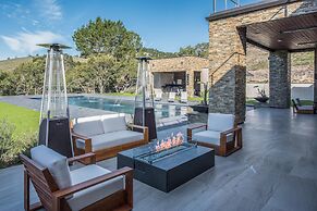 Lx1a: Luxury Contemporary Villa in The Middle of Nature