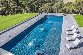 Lx1a: Luxury Contemporary Villa in The Middle of Nature