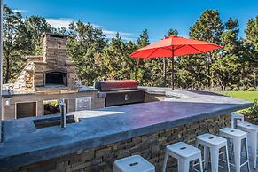 Lx1a: Luxury Contemporary Villa in The Middle of Nature