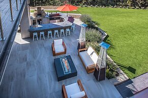 Lx1a: Luxury Contemporary Villa in The Middle of Nature