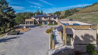 Lx1a: Luxury Contemporary Villa in The Middle of Nature