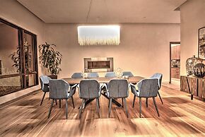 Lx1a: Luxury Contemporary Villa in The Middle of Nature