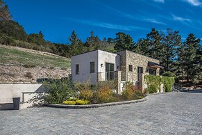 Lx1a: Luxury Contemporary Villa in The Middle of Nature