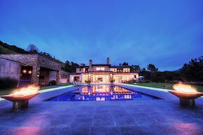 Lx1a: Luxury Contemporary Villa in The Middle of Nature