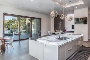 Lx1a: Luxury Contemporary Villa in The Middle of Nature