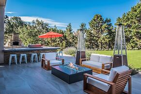 Lx1a: Luxury Contemporary Villa in The Middle of Nature