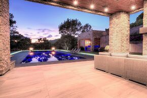 Lx1a: Luxury Contemporary Villa in The Middle of Nature