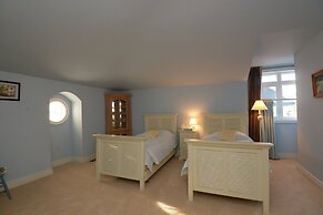 Hamilton Guest House by Elevate Rooms