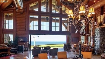 Lx28: Gold Beach Oceanfront Estate