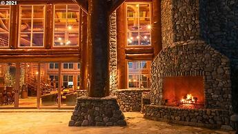 Lx28: Gold Beach Oceanfront Estate