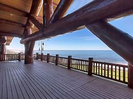 Lx28: Gold Beach Oceanfront Estate