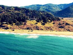 Lx28: Gold Beach Oceanfront Estate