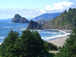 Lx28: Gold Beach Oceanfront Estate