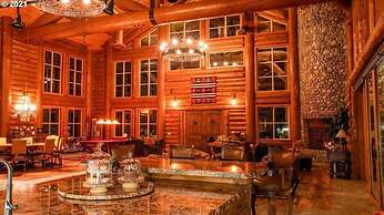 Lx28: Gold Beach Oceanfront Estate