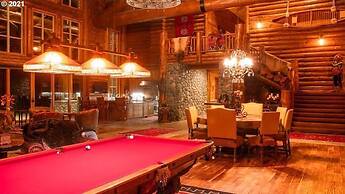 Lx28: Gold Beach Oceanfront Estate