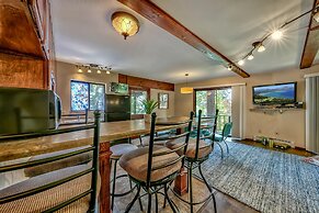 Mv49 Lake Tahoe a Block From the Caverock Beach