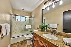 Mv49 Lake Tahoe a Block From the Caverock Beach