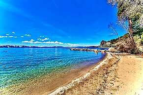 Mv49 Lake Tahoe a Block From the Caverock Beach