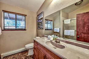 Mv49 Lake Tahoe a Block From the Caverock Beach