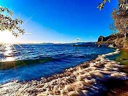 Mv49 Lake Tahoe a Block From the Caverock Beach