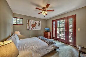 Mv49 Lake Tahoe a Block From the Caverock Beach