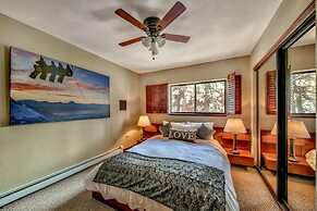 Mv49 Lake Tahoe a Block From the Caverock Beach