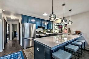 Mv49 Lake Tahoe a Block From the Caverock Beach