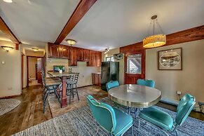 Mv49 Lake Tahoe a Block From the Caverock Beach